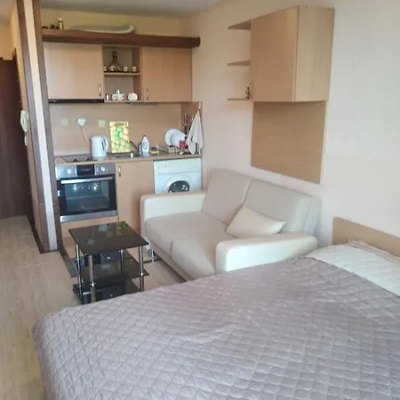 Apartment Studio Vigo Panorama Beach, Larisa. *